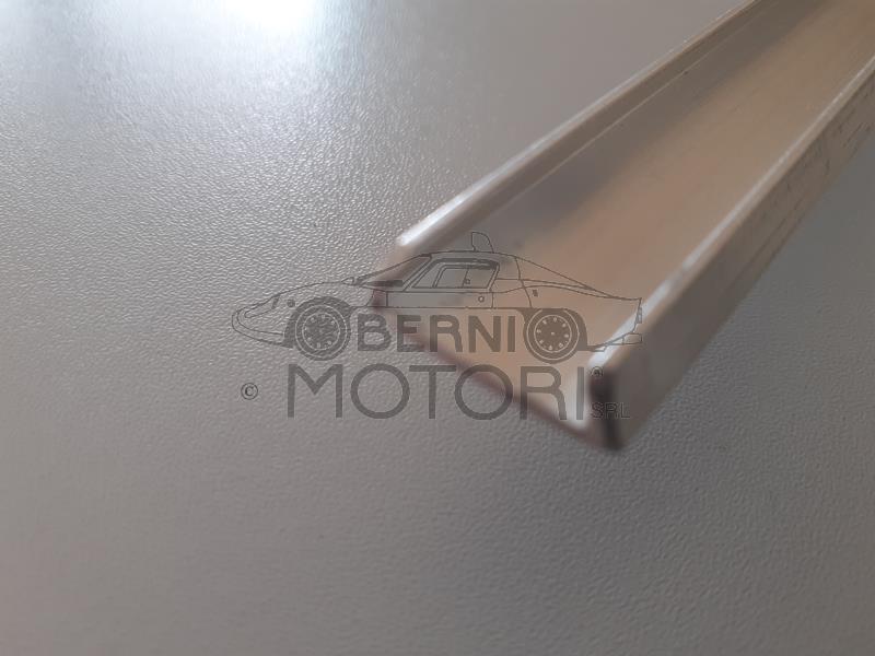 Profilo alluminio vanoporta superiore per montaggio guarnizione (ABA 2558 + ABA 2695) per 750 GT, 850 RM.